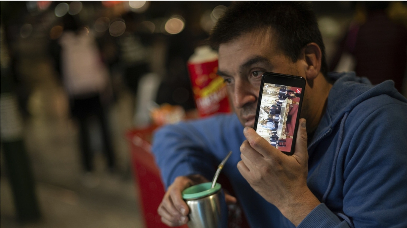 Cacerolazos en Buenos Aires en rechazo al decreto de Milei