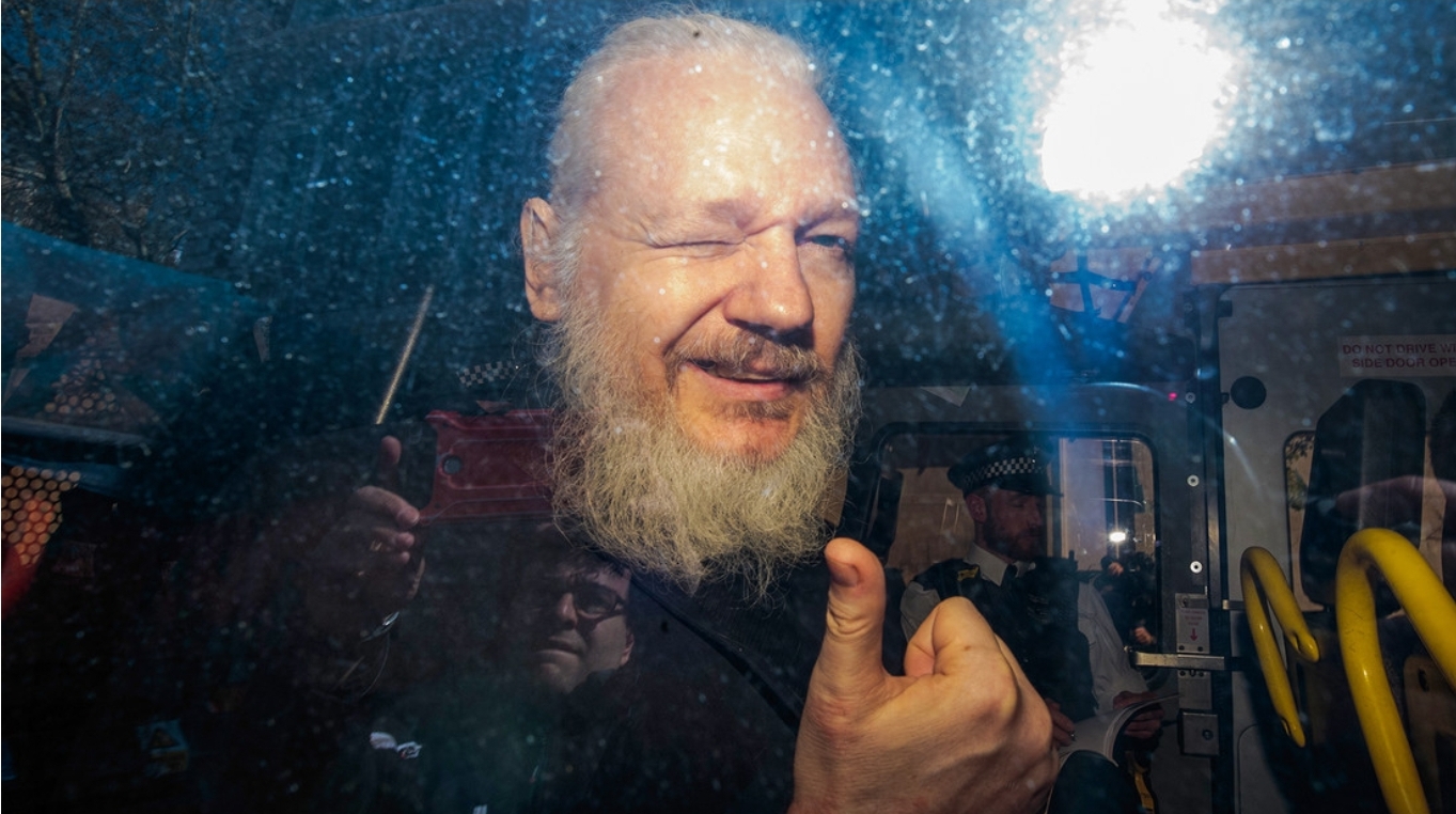 Dan luz verde a los visitantes de Assange para demandar a la CIA por espionaje