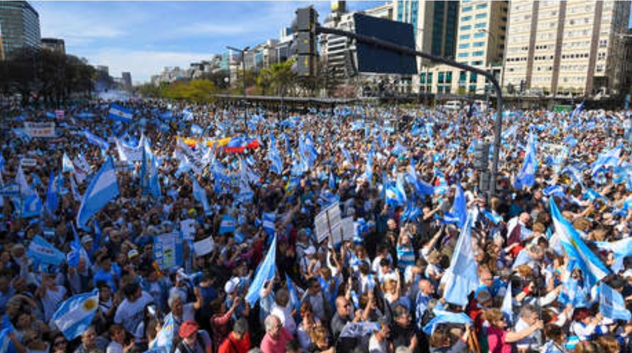 Gobierno argentino advierte que “hoy comienza un camino sin vuelta atrás contra los piquetes”