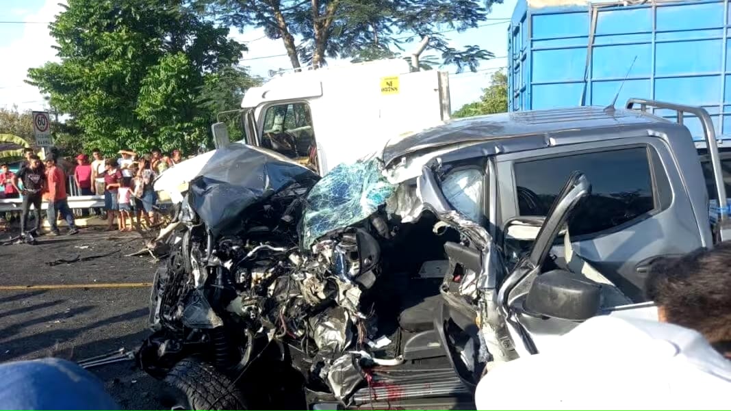 Cuatro lesionados dejó un choque en León
