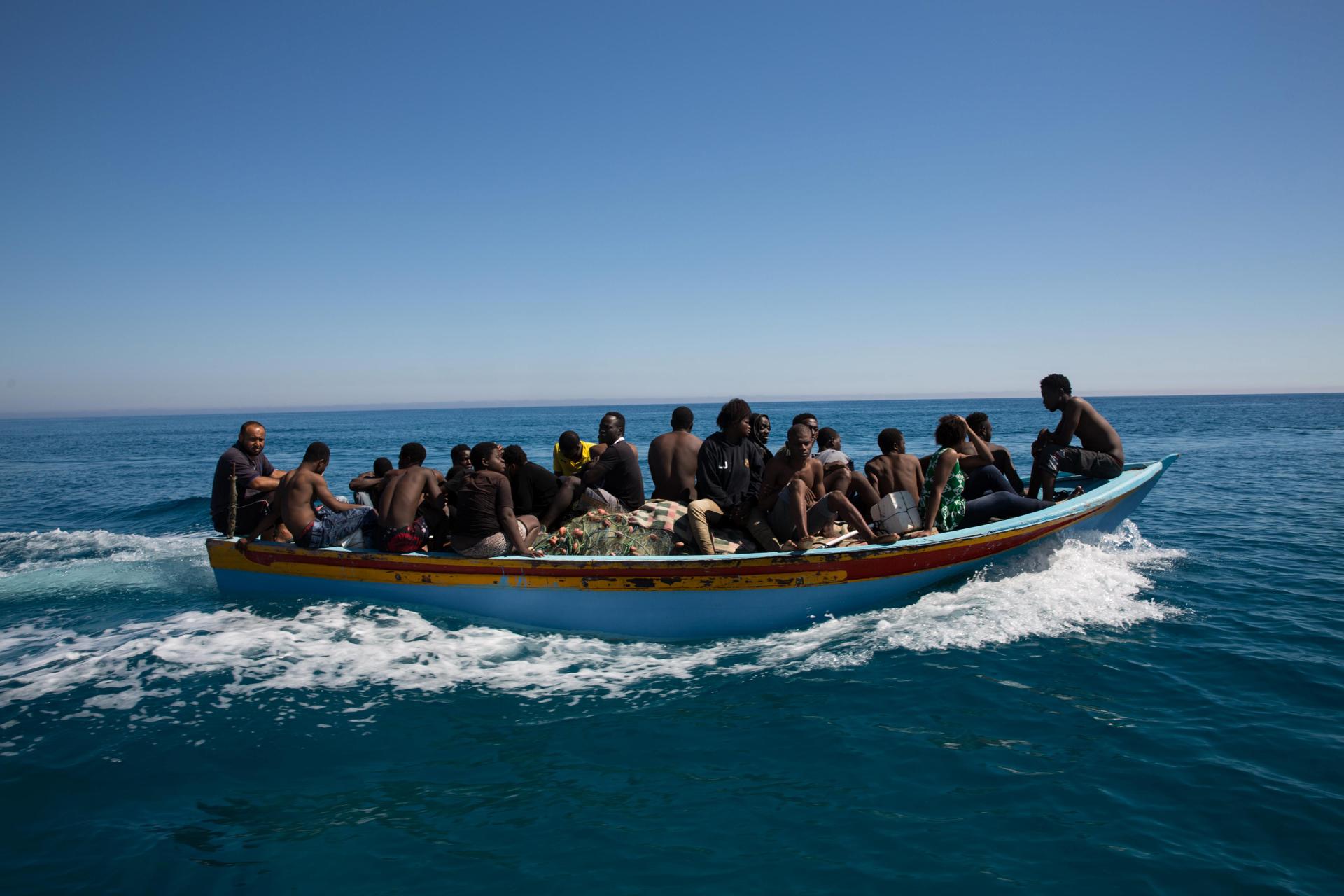 61 migrantes mueren tras un naufragio cerca de la costa de Libia