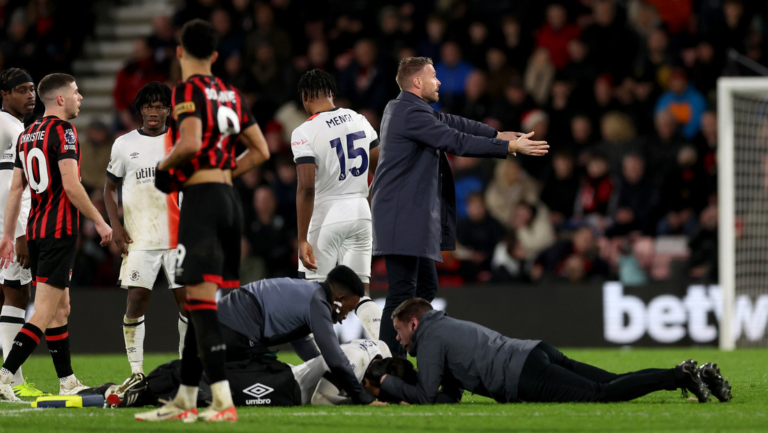 El capitán de un equipo de la Premier League colapsa en pleno partido