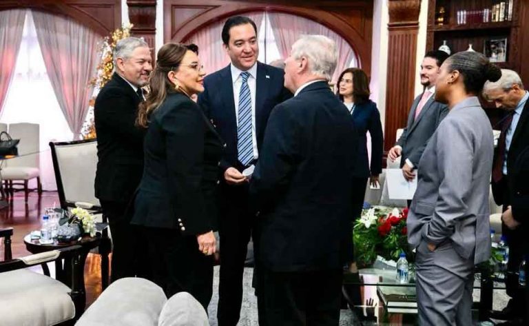 Diálogo entre Xiomara Castro y senadores de EU