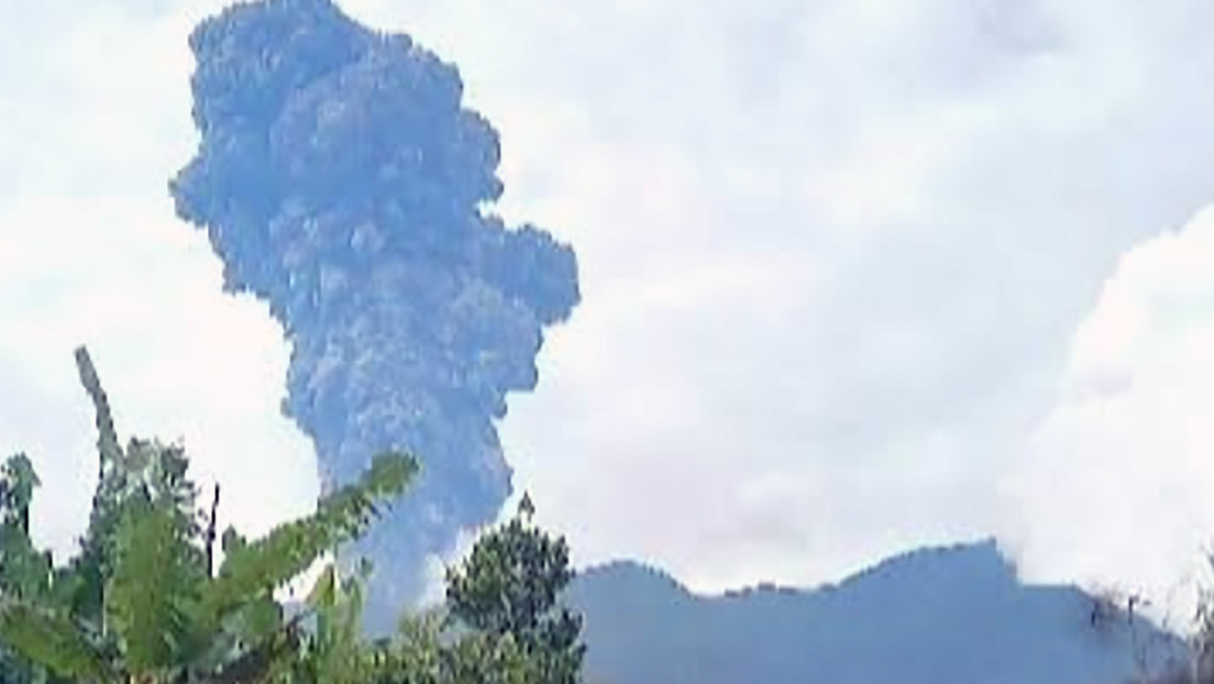 Erupción del volcán Merapi provoca una lluvia de cenizas en varias zonas de Indonesia