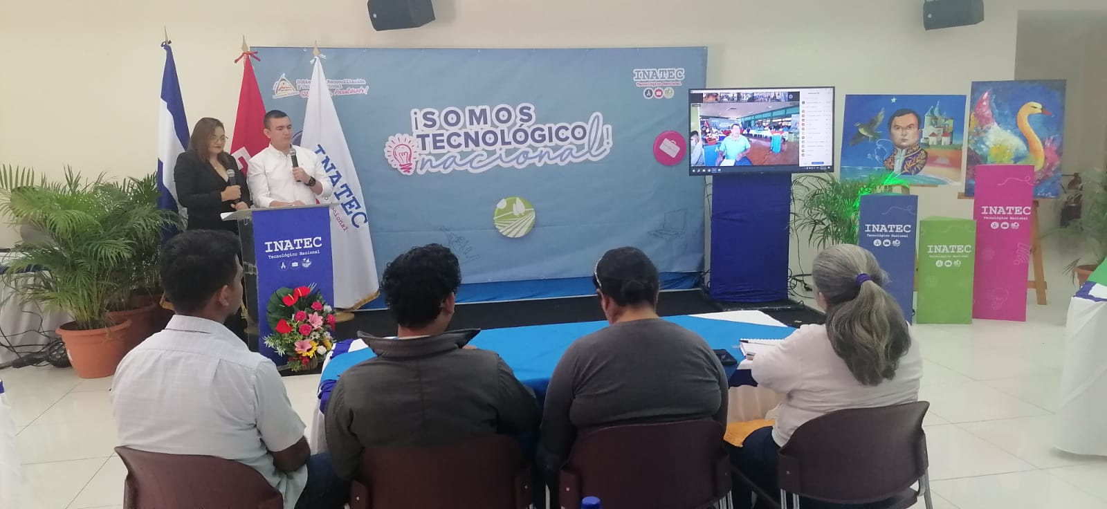 Docentes se capacitan para atender a más de 400 mil estudiantes de carreras técnicas