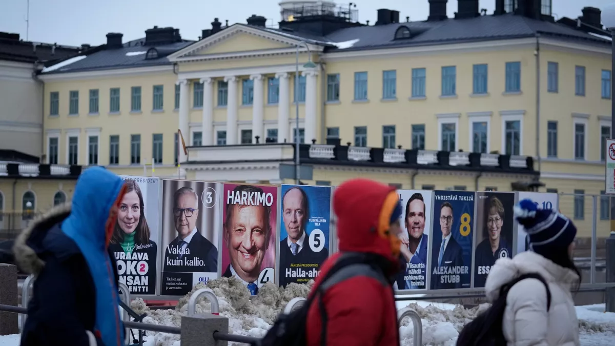 Finlandeses eligen en las urnas a su nuevo presidente