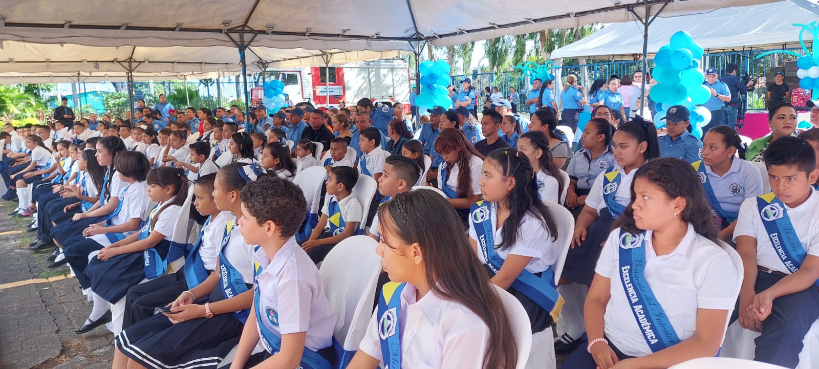MINT entrega más de 3 mil 300 paquetes escolares