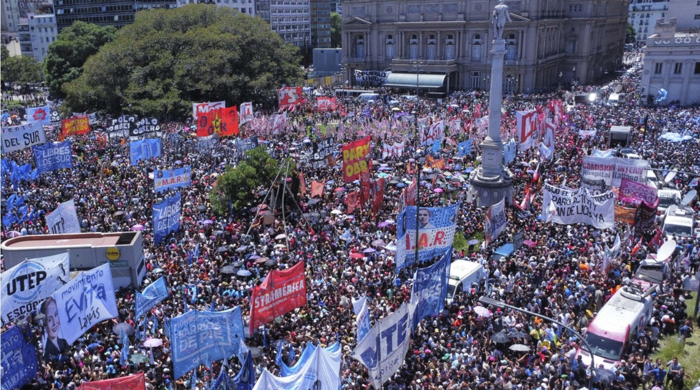 Paro general en Argentina: las centrales obreras muestran músculo contra el ‘decretazo’ de Milei
