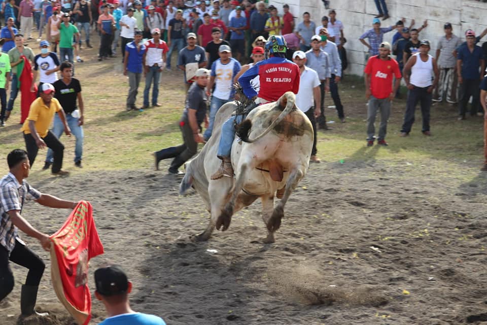 Embestida de toro deja grave a un hombre en Acoyapa