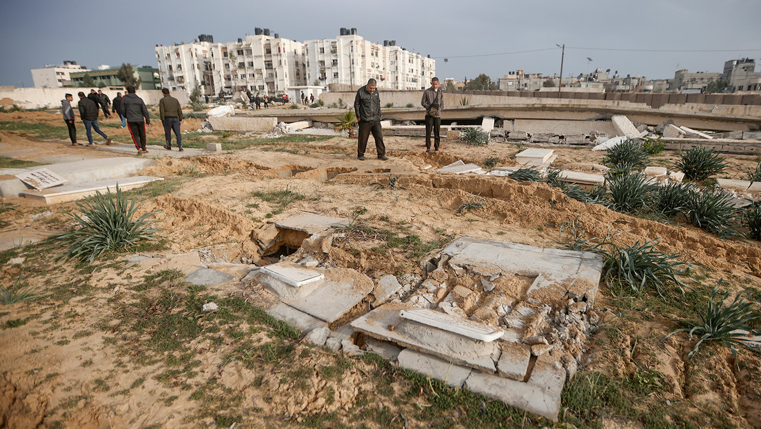 “Ni siquiera los muertos descansan en paz”: Denuncian que Israel profanó al menos 16 cementerios en Gaza