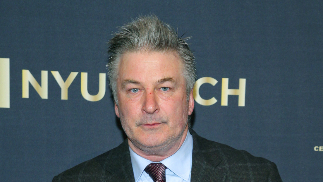 Acusan de homicidio involuntario a Alec Baldwin por el tiroteo mortal durante el rodaje de ‘Rust’