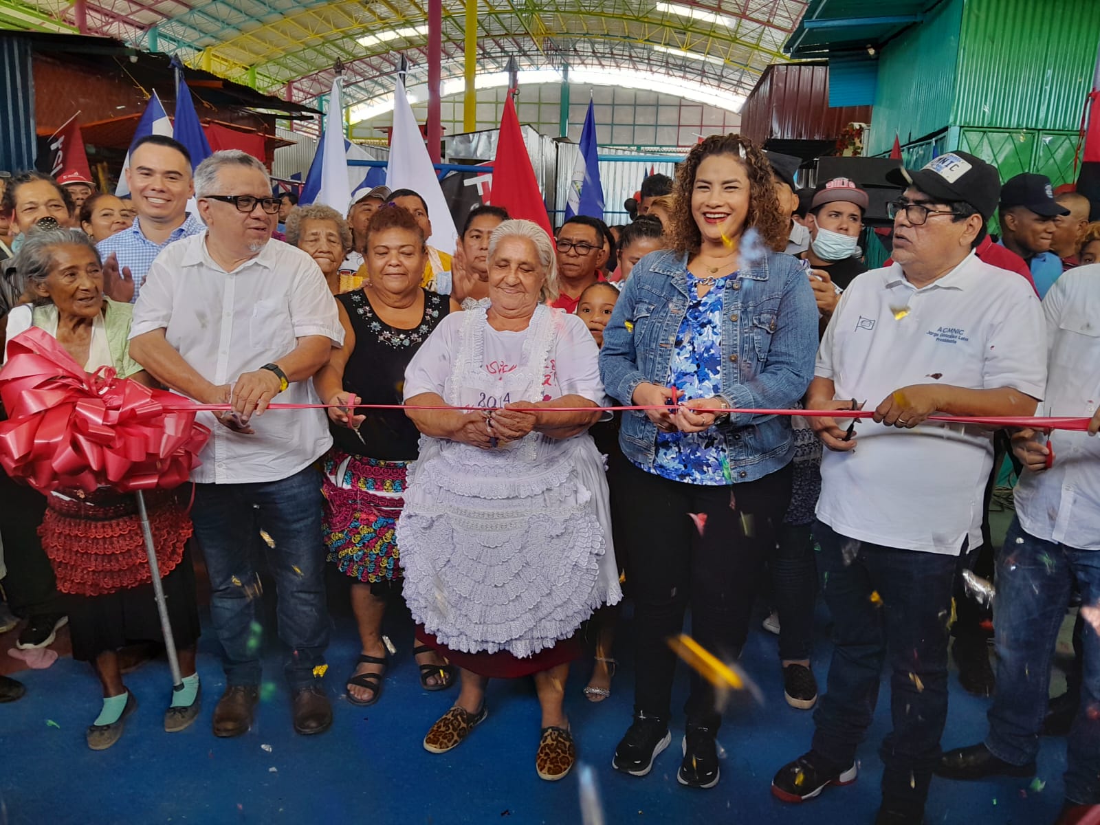 Inauguran nuevo galerón de Los Mondongos en el mercado oriental