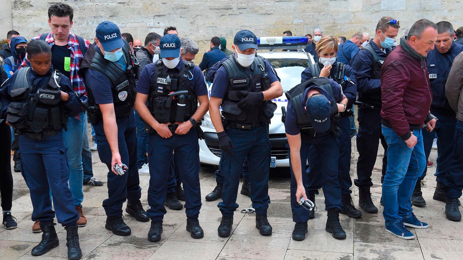 Policías franceses protestan en reclamo de beneficios por Olimpiada
