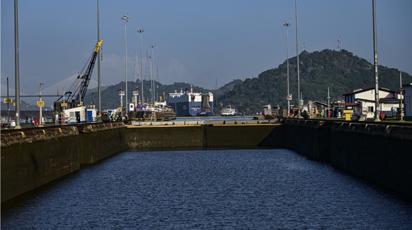 Los ingresos por peaje del canal de Panamá se reducen en $100 millones al mes por la sequía