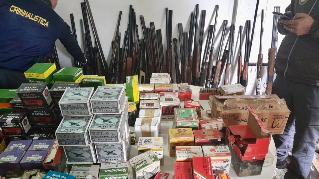 El potente arsenal hallado por la policía de Ecuador en un lujoso domicilio de Quito