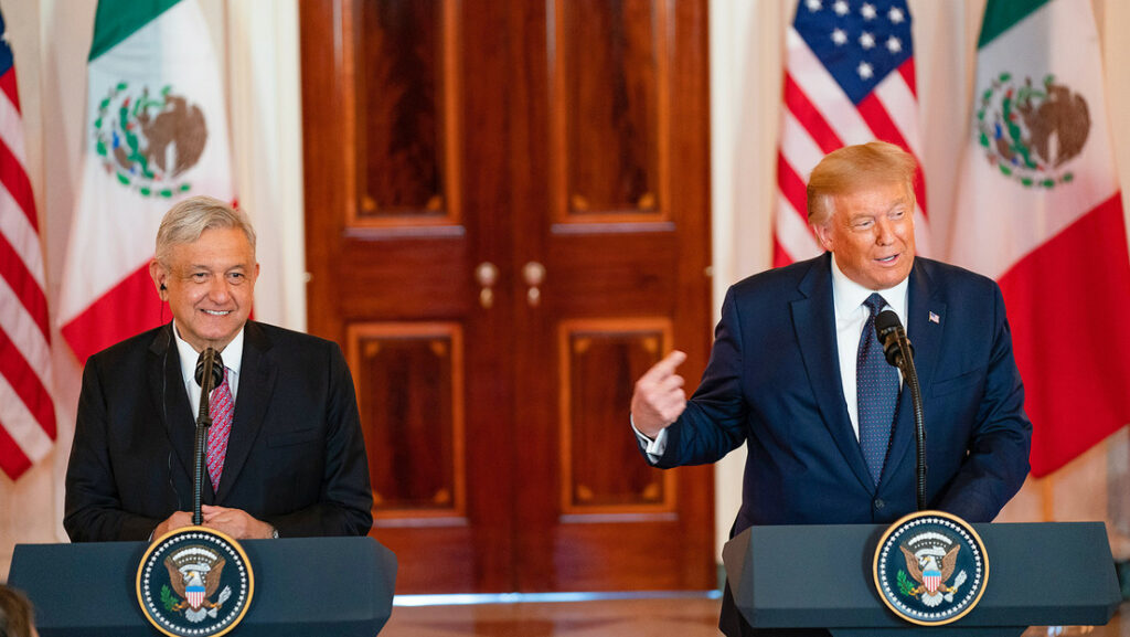 Trump solo intenta "ganar votos" con amenaza de sellar frontera con México