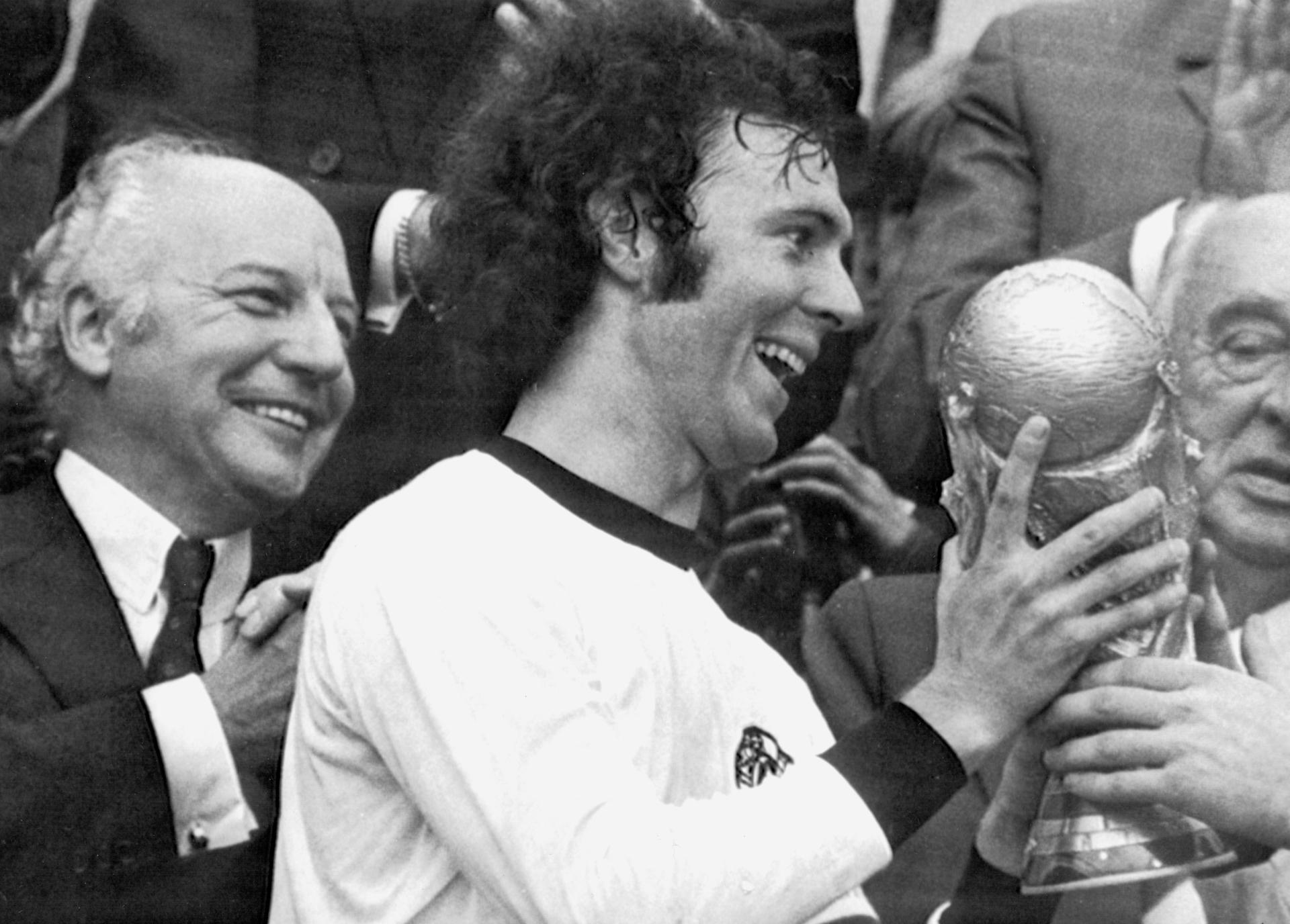 Muere Franz Beckenbauer, leyenda del fútbol alemán