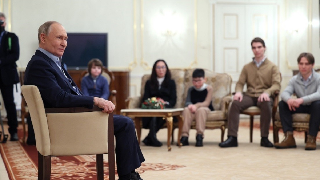Putin se reúne con familias de fallecidos en la operación especial en vísperas de la Navidad Ortodoxa