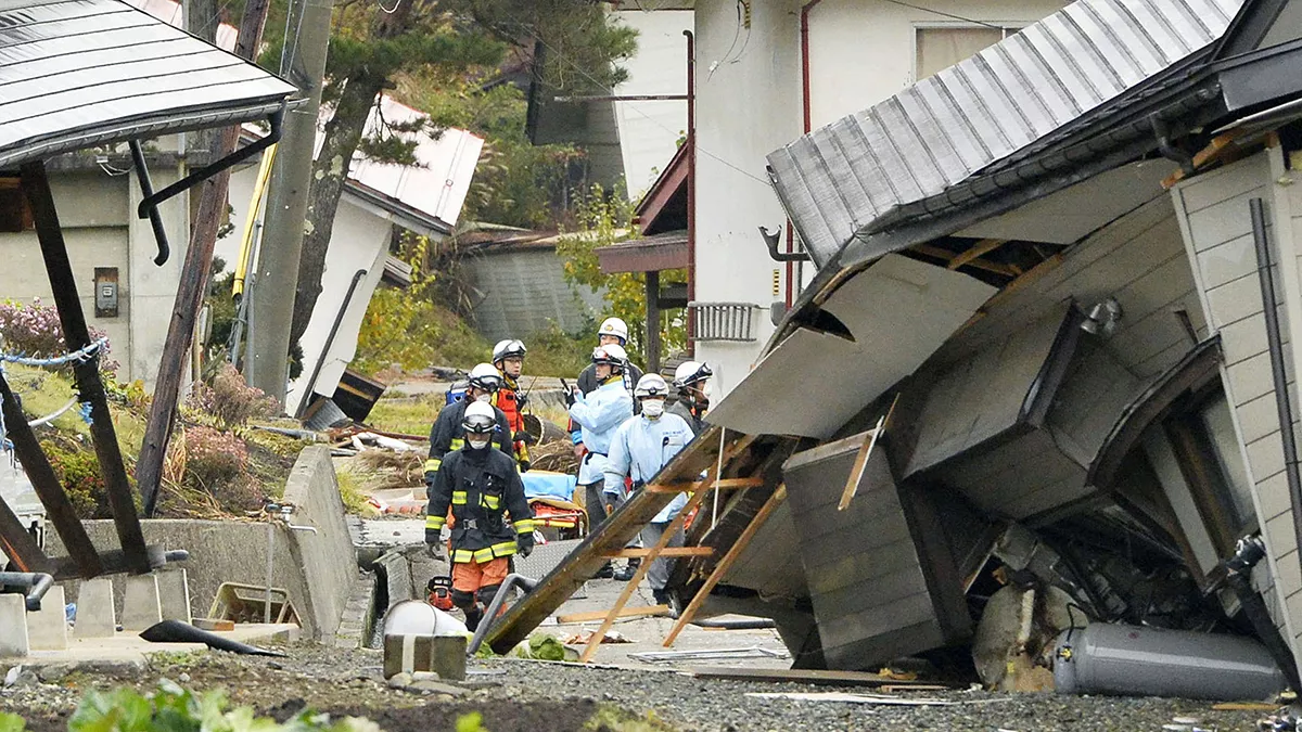 Elevan a 48 los muertos por sismo de magnitud 7.6 en Japón