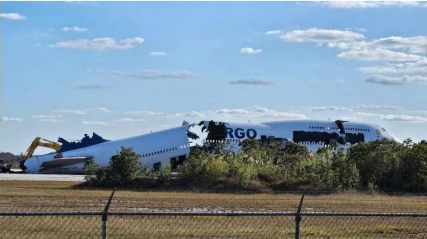 EE.UU despedaza el avión de carga que arrebató a la estatal venezolana Emtrasur