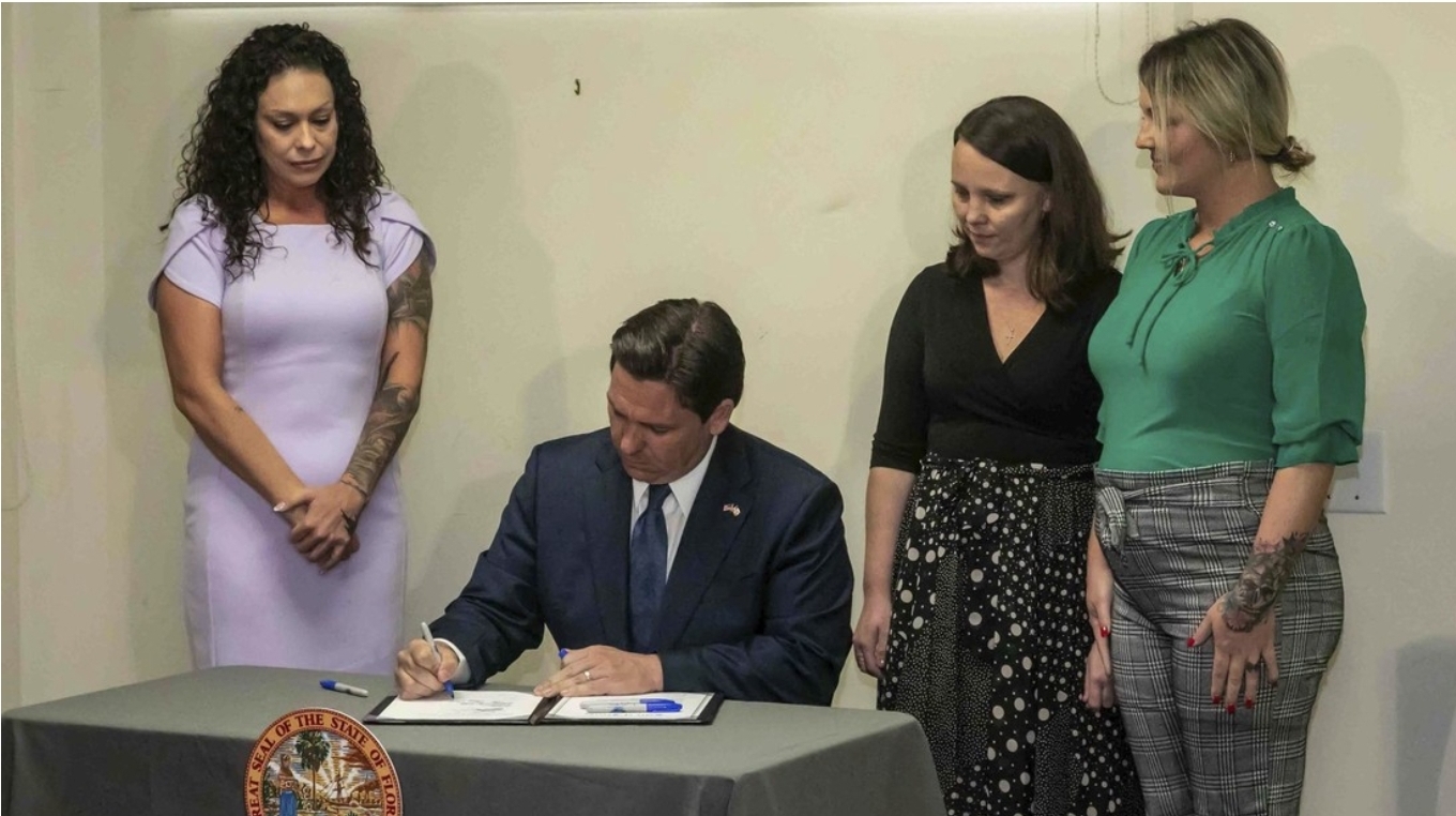 Gobernador de Florida firma una ley para hacer pública una investigación sobre Epstein