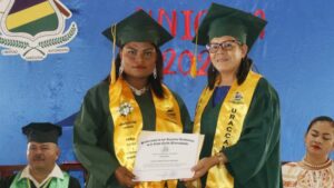 URACCAN celebra su primera graduación de profesionales en Prinzapolka
