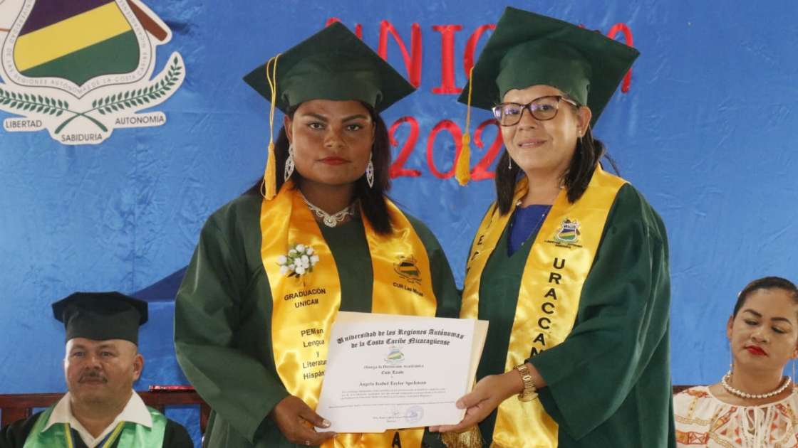 URACCAN celebra su primera graduación de profesionales en Prinzapolka