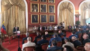 Firman propuesta de calendario electoral para los comicios presidenciales en Venezuela