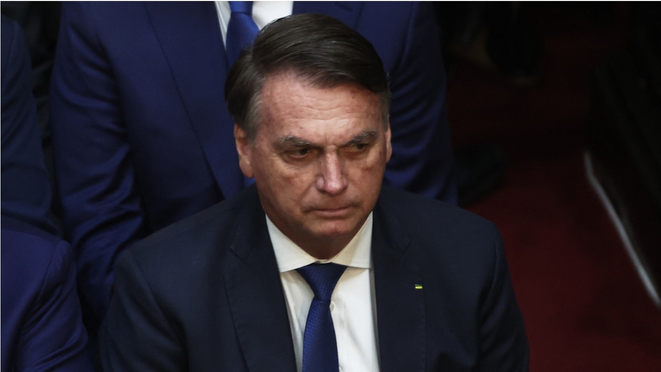 Bolsonaro declara ante la Policía de Brasil por el caso de presunto acoso a una ballena jorobada
