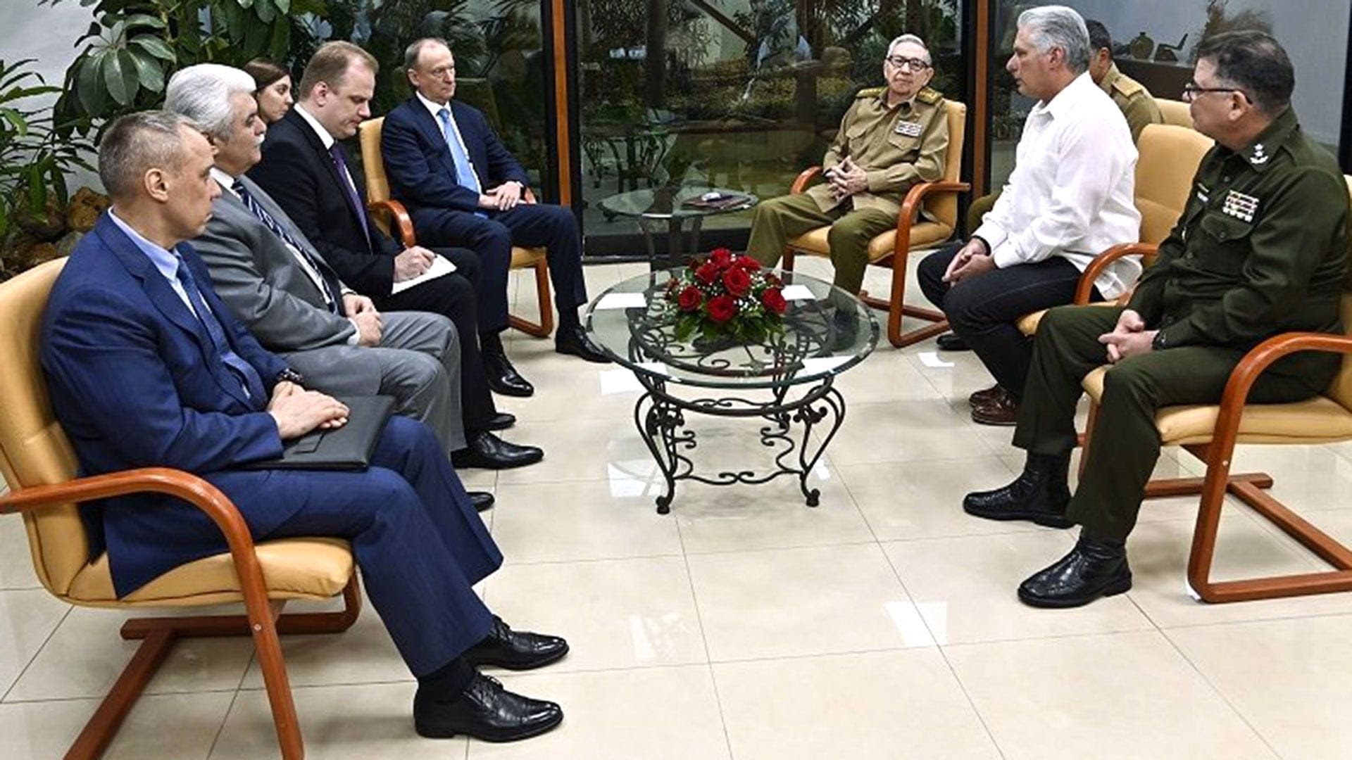 El secretario del Consejo de Seguridad de Rusia se reúne con Díaz-Canel y Raúl Castro en La Habana