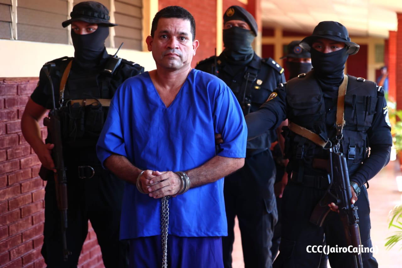 Policía Nacional presenta al extraditado y asesino de una policía y un civil en Río San Juan