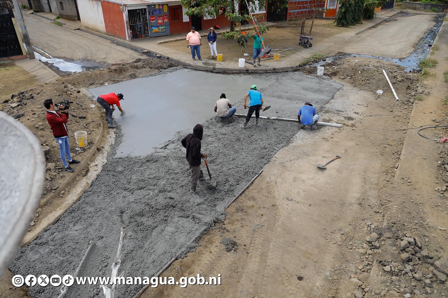 Comuna capitalina ejecuta proyectos de drenaje pluvial y saneamiento en varios distritos