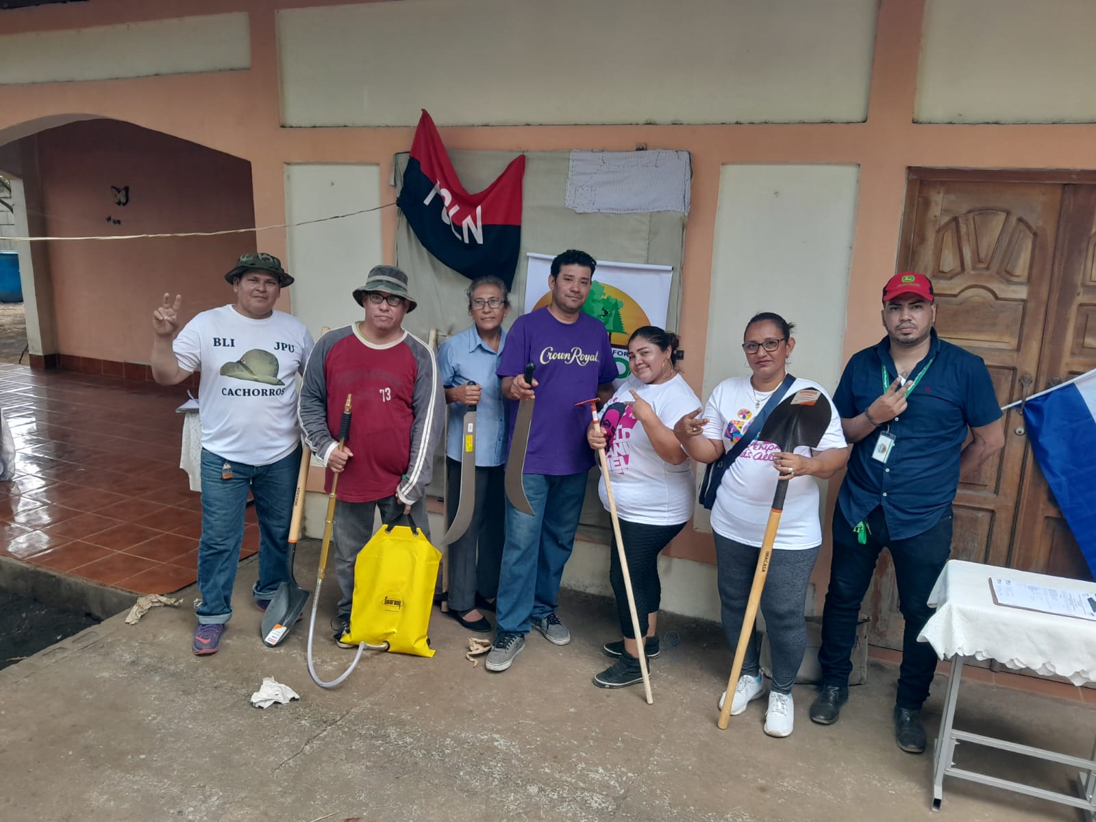 Dotan de equipos a brigadas contra incendios en Managua