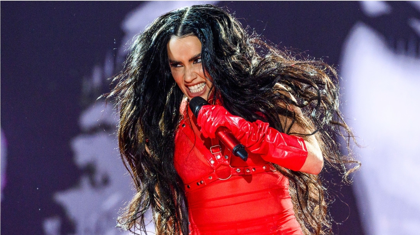 La insólita campaña de ataques de Milei contra Lali, estrella de la música en América Latina