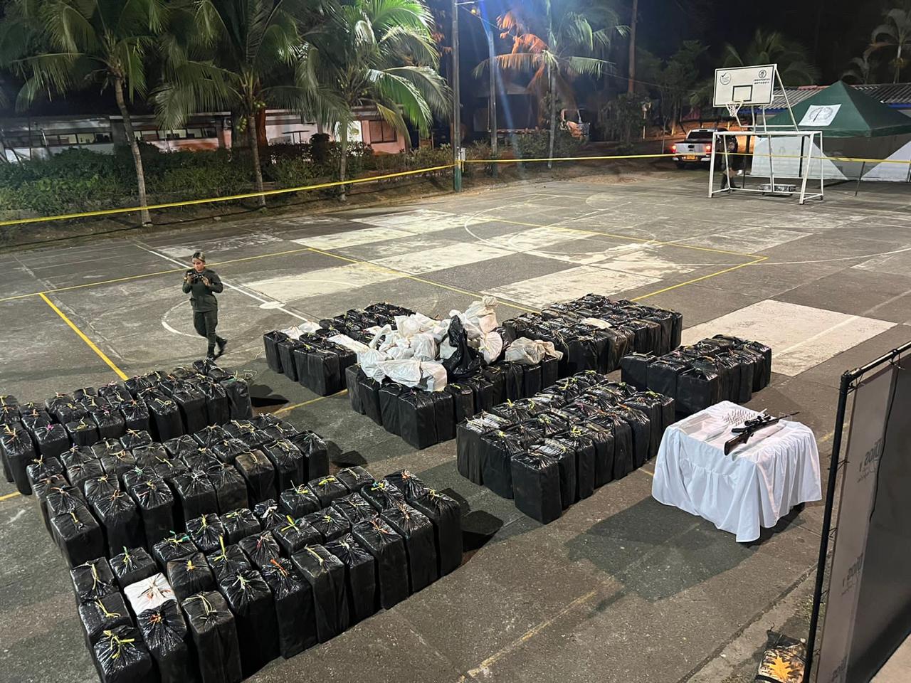 Golpe al Clan del Golfo: Hallan en Colombia una caleta con 5,6 toneladas de cocaína