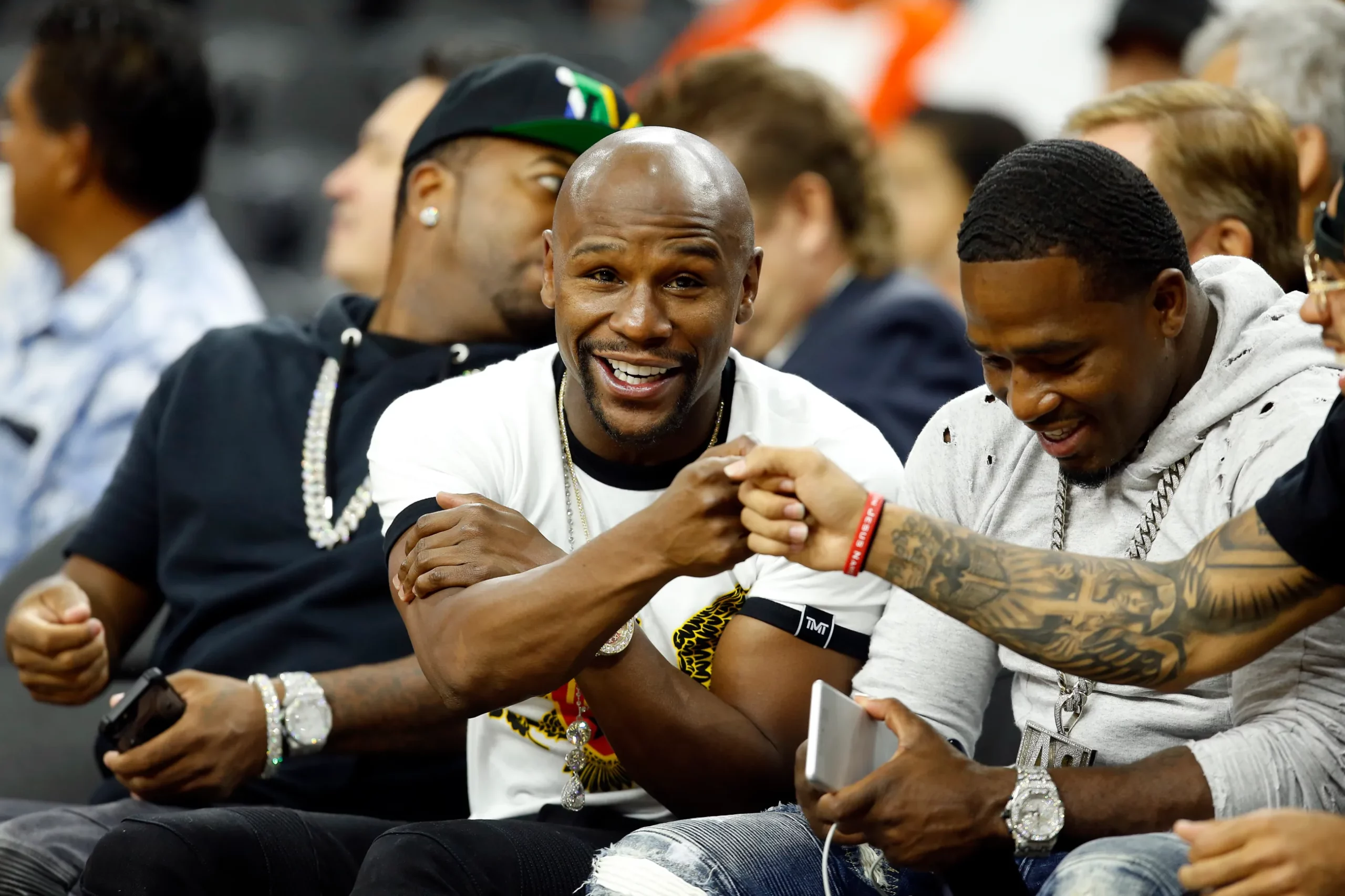 Floyd Mayweather paga más de un millón de dólares por una suite de 35 personas para ver el Super Bowl