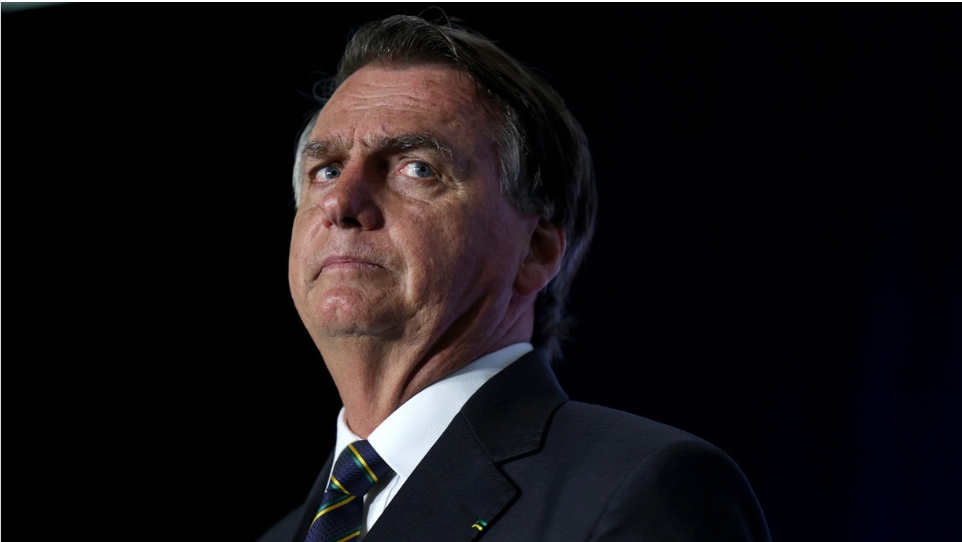 Bolsonaro deberá entregar su pasaporte en las próximas 24 horas