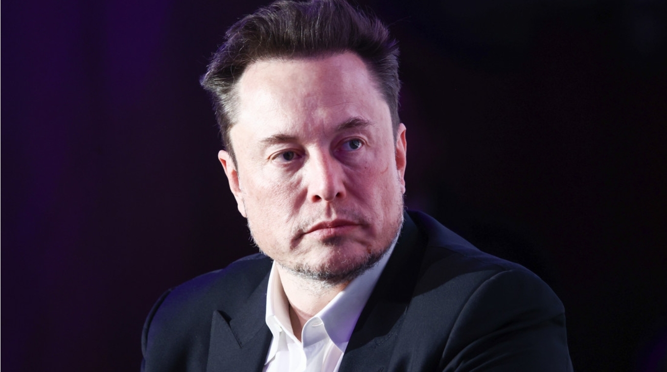 Elon Musk reacciona a las sugerencias de encarcelar a Tucker Carlson por su visita a Moscú