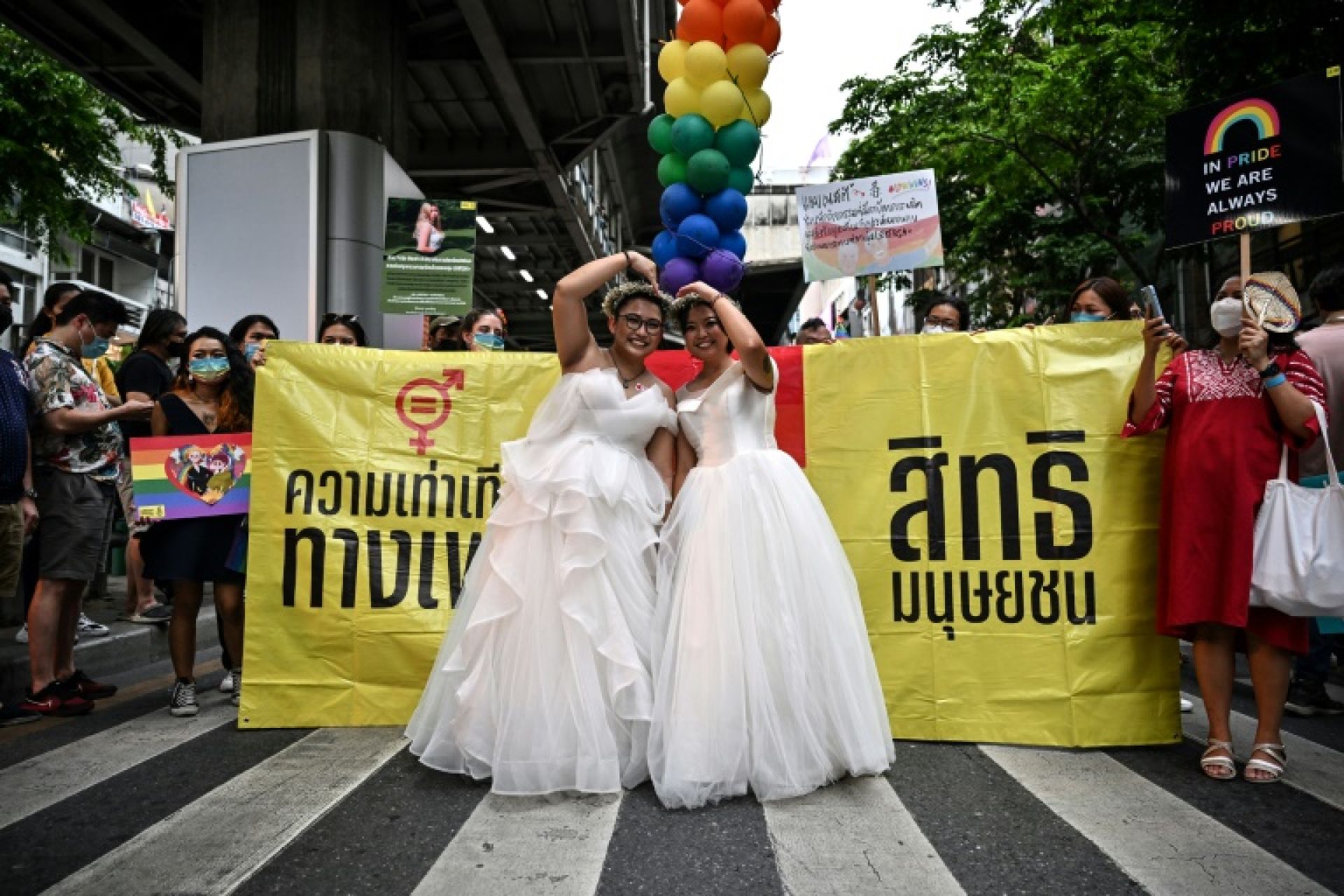 Avanza ley de matrimonio igualitario en Tailandia: la aprobó el parlamento y ahora pasará al Senado