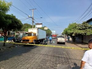Choque entre motocicletas deja a un muerto y un lesionado en Managua
