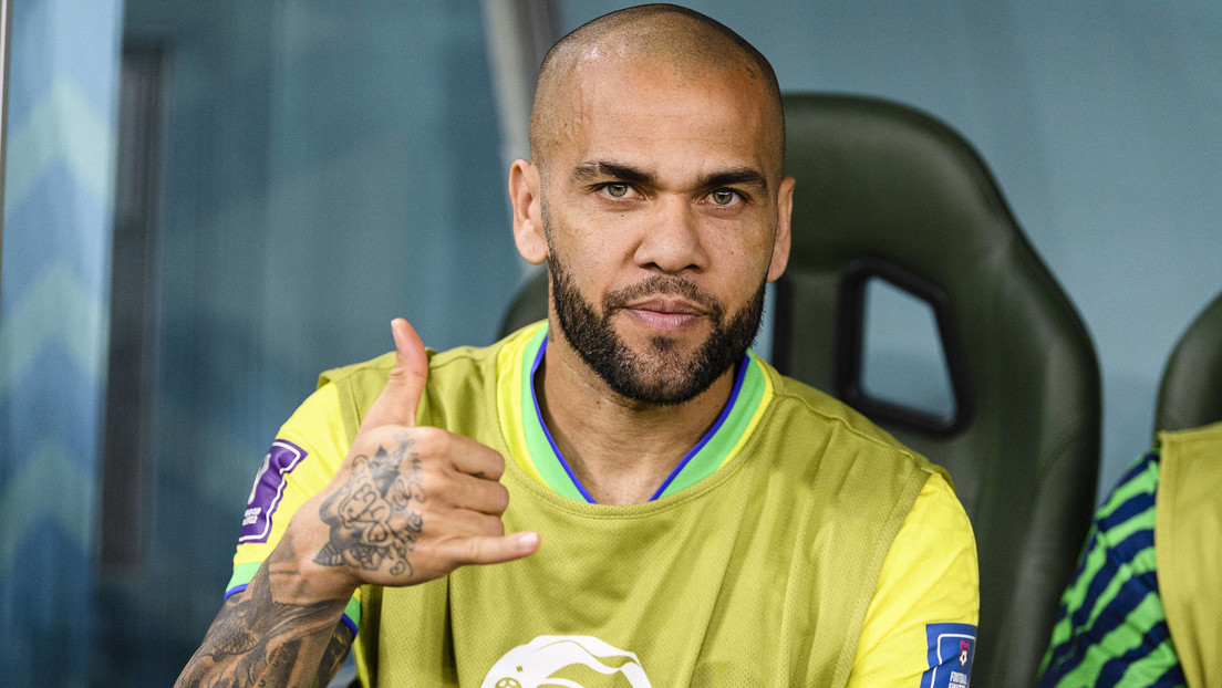 El padre de Neymar habría pagado la fianza de Dani Alves