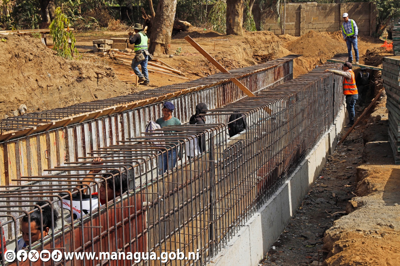 Obras de mejoramiento vial y drenaje pluvial se ejecutan en comarca de Managua
