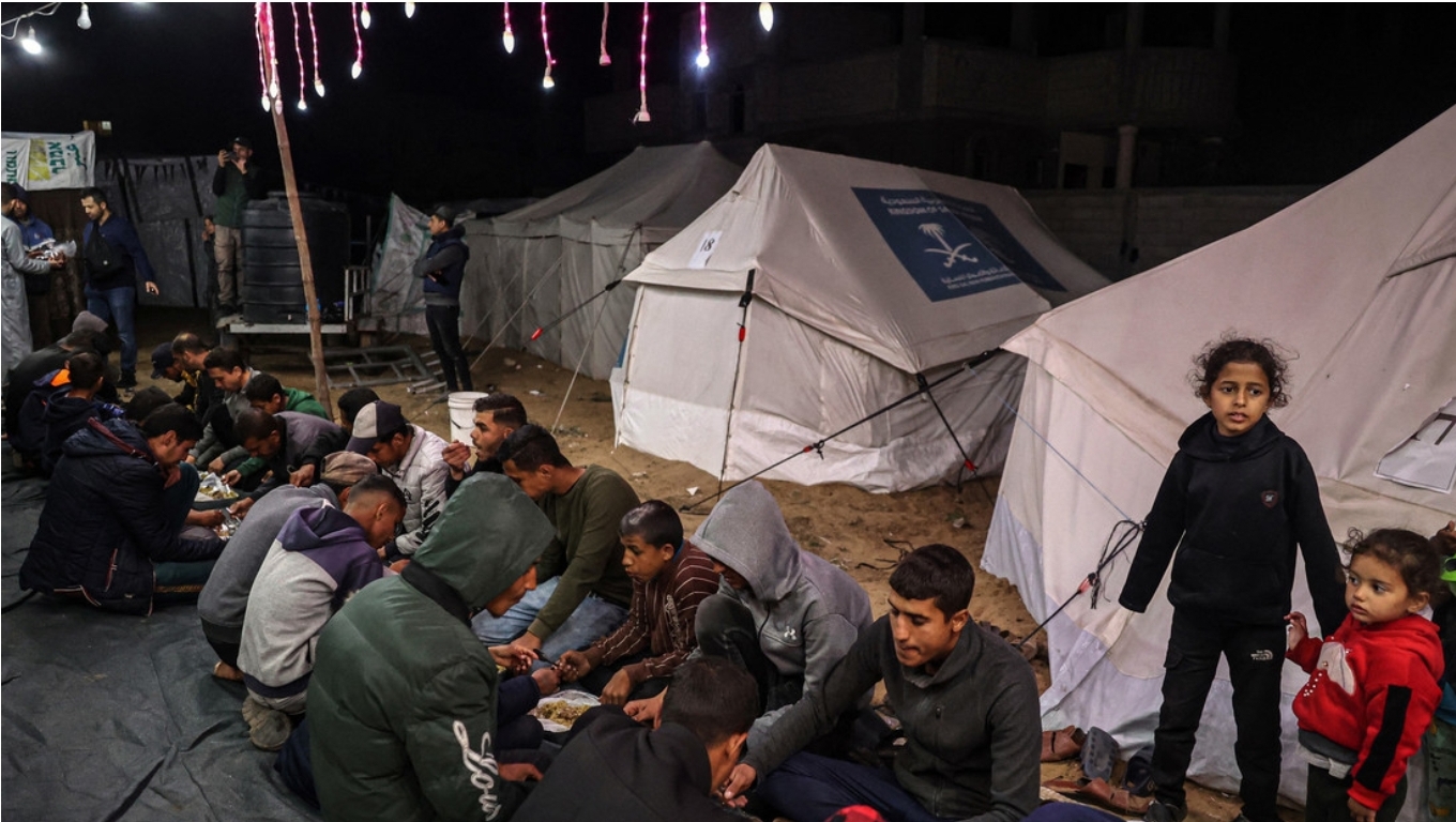 Los civiles palestinos de Rafa serán evacuados a “islas humanitarias”
