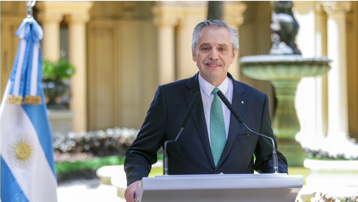 Alberto Fernández advierte de una “debacle” por las políticas de Milei