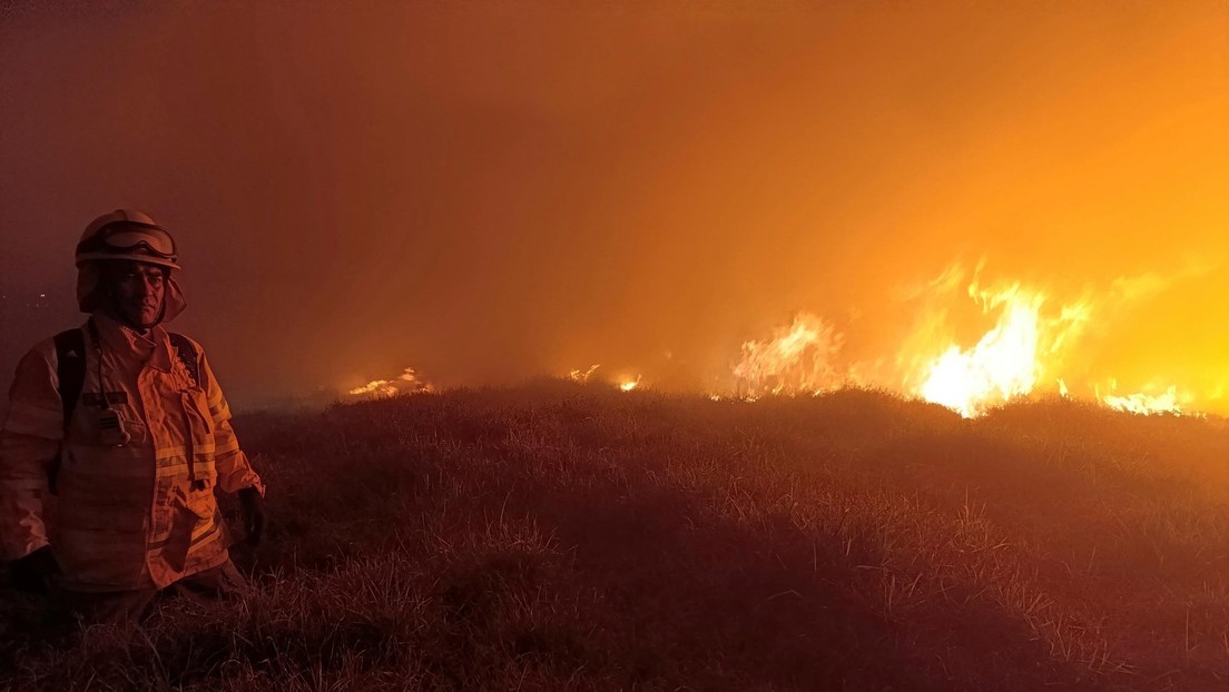 Voraz incendio consume al menos 70 viviendas en Bogotá