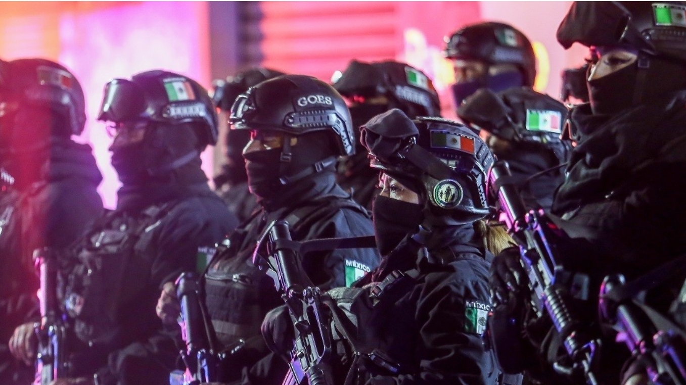 Decomisan 53 vehículos con blindaje artesanal, armas y droga en la Ciudad de México
