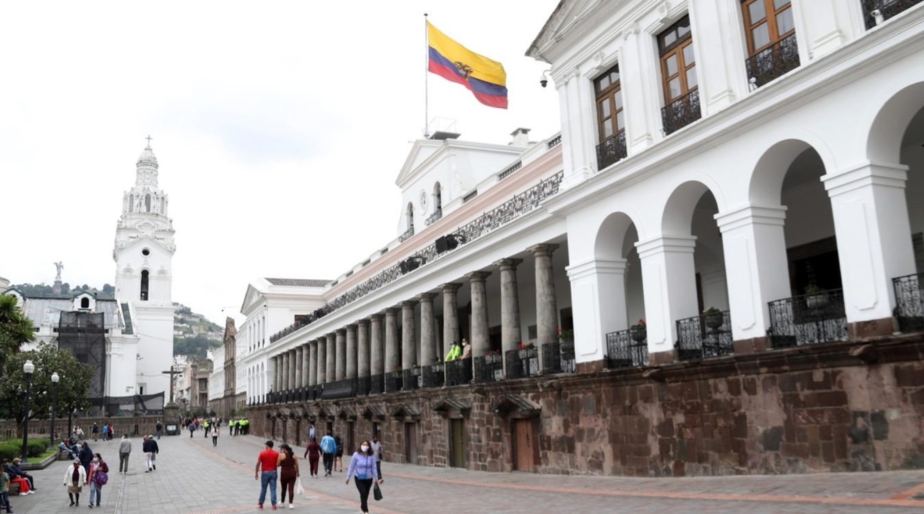 Ecuador ante el FMI: de solvente a endeudado en pocos años