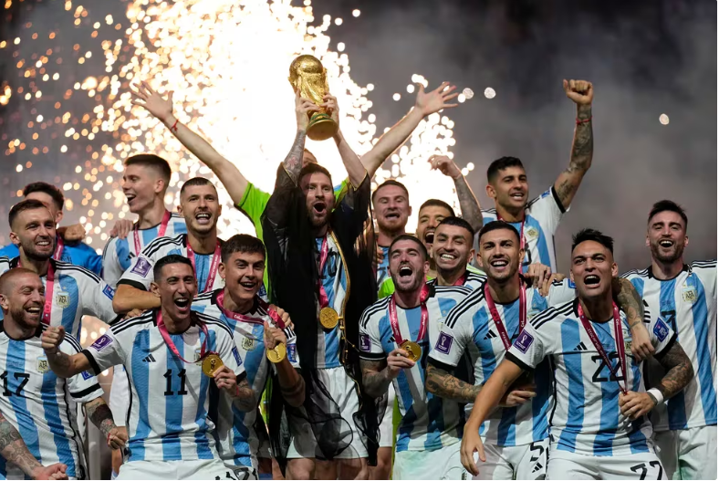 Barcelona iría a la carga por una de las figuras de Argentina que ganó el Mundial en Qatar
