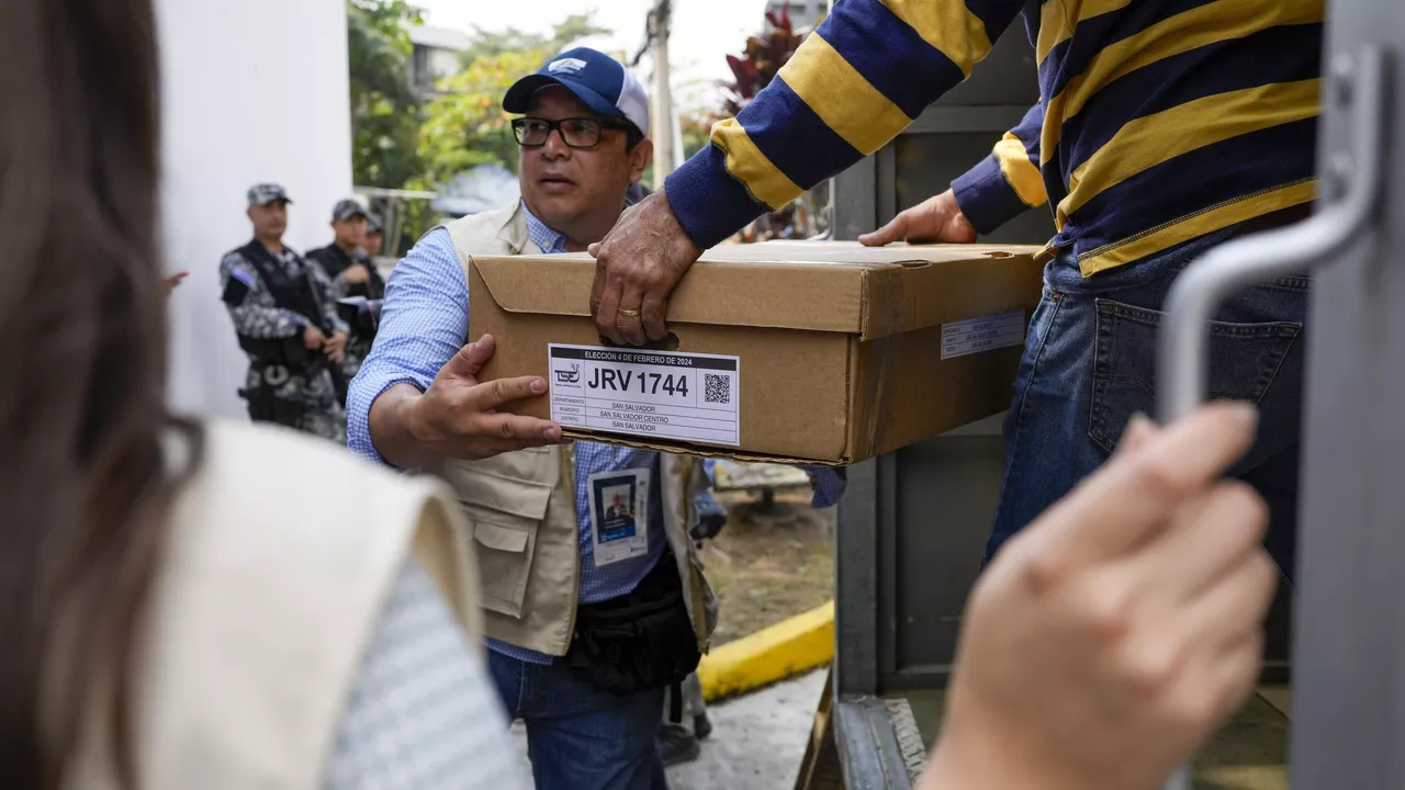 El Salvador cierra urnas en un ambiente de tranquilidad y baja afluencia de votantes