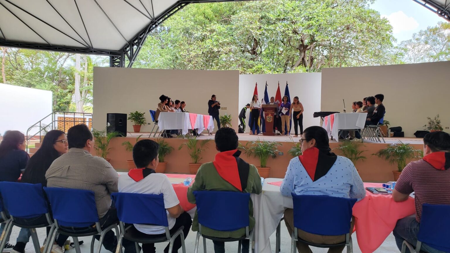 Honran con una Liga del Saber al mártir universitario Roberto González